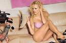 Pamela Anderson compartirá cama con un fan