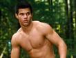 Taylor Lautner dona 40, 000 dólares a Ong