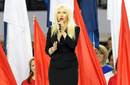 Christina Aguilera se equivoca con el himno en el Super Bowl