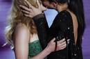 Sandra Bullock besó a Scarlett Johansson en los MTV Movie Awards