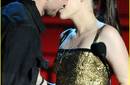 Video - Robert Pattinson besó a Kristen Stewards en los MTV Movie Awards