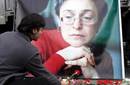 Los moscovitas rinden tributo a la periodista asesinada Anna Politkóvskaya
