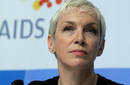 Annie Lennox pide a mujeres seguir la lucha