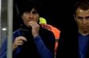 Mundial Sudáfrica 2010: Joachim Loew mostró una faceta desconocida, se comió los mocos