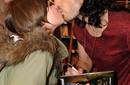 Russell Brand el novio de Katy Perry besó a una fan