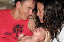 Alanis Morissette publica una foto de su bebé en Facebook