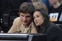 Ashton Kutcher disfrutó de un partido de baloncesto