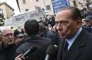 Coches con chicas entraron sin control alguno en la residencia de Berlusconi
