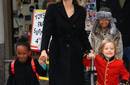 Shiloh Jolie-Pitt es fotografiada vestida de soldado