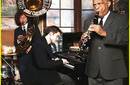 Robert Pattinson tocó el piano con una banda internacional