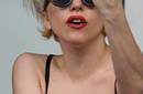 Lady Gaga mostró el dedo medio a los paparazzi