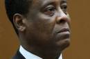 Caso Michael Jackson: Conrad Murray irá a juicio y se le impide ejercer en California