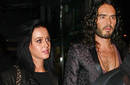 Russell Brand molesto con el estilo de vida de su esposa Katy Perry