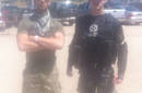 Nick y Joe Jonas en partido de paintball