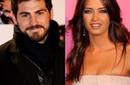 El portero español Iker Casillas besó a su novia Sara Carbonero en plena entrevista.