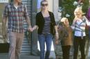 Reese Witherspoon más unida a su novio e hijos