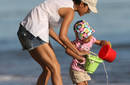 Halle Berry disfruta junto a su hija unos días en la playa