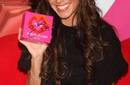 Anahí promociona perfume y pasa San Valentín con amigos