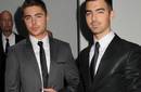 Zac Efron y Joe Jonas en desfile de Calvin Klein