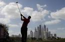 Woods, multado por escupir en torneo de Dubái