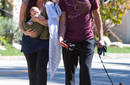 Alanis Morissette y Mario Treadway pasean a su hijo Ever Imre por las calles de Brentwood