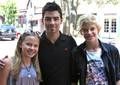 Cody Simpson posó junto a Joe Jonas