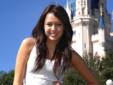 Miley Cyrus y Ashlee Greene concluyeron grabaciones de LOL en París
