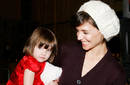 Suri Cruise le elige el maquillaje a Katie Holmes