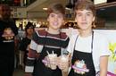 Dylan & Cole Sprouse hicieron batidos por una buena causa