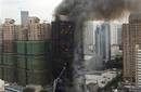 China: Incendio en un edificio de Shanghái, deja al menos 40 muertos