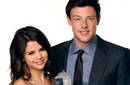 Selena Gómez junto a Cory Monteith en los Hollywood Style Awards