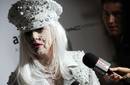 Vídeo: Lady Gaga sufre caída en el concierto en Madrid