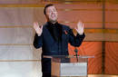 Globos de Oro 2011: Ricky Gervais no tuvo piedad de 'The Tourist'