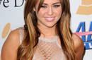Miley Cyrus se habría aumentado el busto
