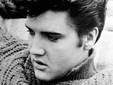 Fans de Elvis Presley visitan su tumba a 33 años de su muerte