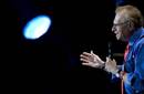 Arnold Schwarzenegger crea en California, un día en honor del presentador Larry King