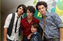 Los Jonas Brothers no aparecerán en 'Walter, the farting dog'