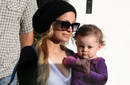 Nicole Richie molesta con acoso de paparazzis a su hija