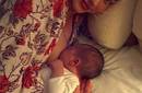 Miranda Kerr presenta a su bebé en una foto casera