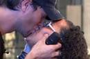 Enrique Iglesias besó a fanática en los labios