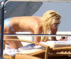 Paris Hilton se divierte haciendo topless en Italia