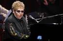 Italia en problemas por un dinero que gastó en Elton John