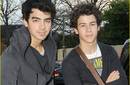 Joe y Nick Jonas, en cita doble con Ashley Greene y Samantha Barks