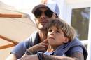 Hijo de David y Victoria Beckham lanza su marca de lentes de sol