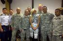Paris Hilton recibe felicitaciones de la armada estadounidense