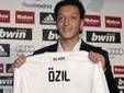 Mesut Ozil le costará 250 millones de euros a quien quiera comprarlo