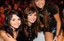 Selena Gómez defendió a Demi Lovato y Miley Cyrus