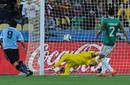 Mundial Sudáfrica 2010: Uruguay ganó 1 a 0 a México y es líder del Grupo A