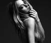 Lindsay Lohan desnuda y sin brazalete en sesión fotográfica