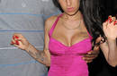 Amy Winehouse ebria otra vez